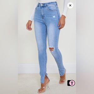 Pretty Little Thing light wash long leg split hem skinny jeans in size 10